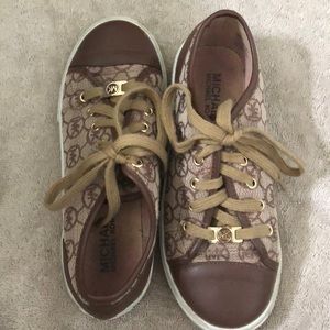 Girls Michael Kohrs logo sneakers size 3